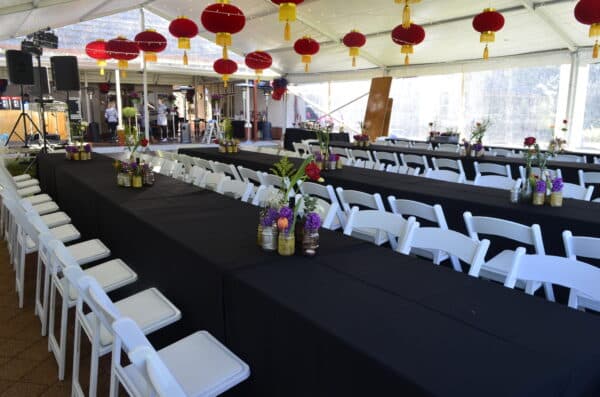 White glads black tables scaled